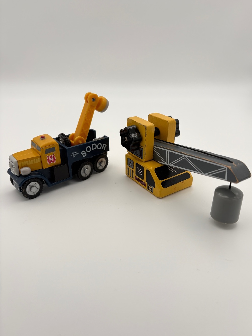 Thomas and Friends Wooden Railway Tow Truck (Butch) and a Wooden Crane Accessory
